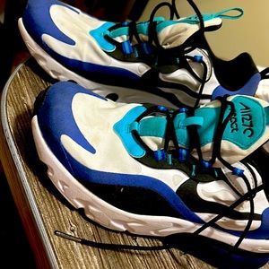 Woman’s 7 nike airmax